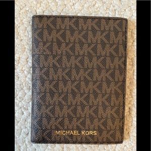Michael Kors Authentic passport wallet